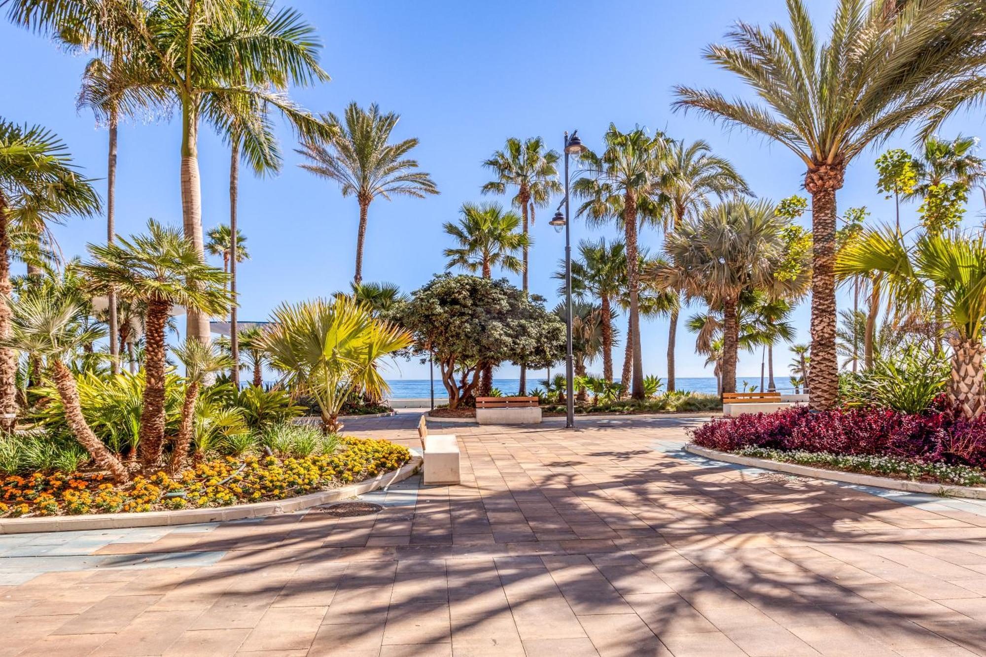 Hanami Plaza Abc Estepona Exterior foto