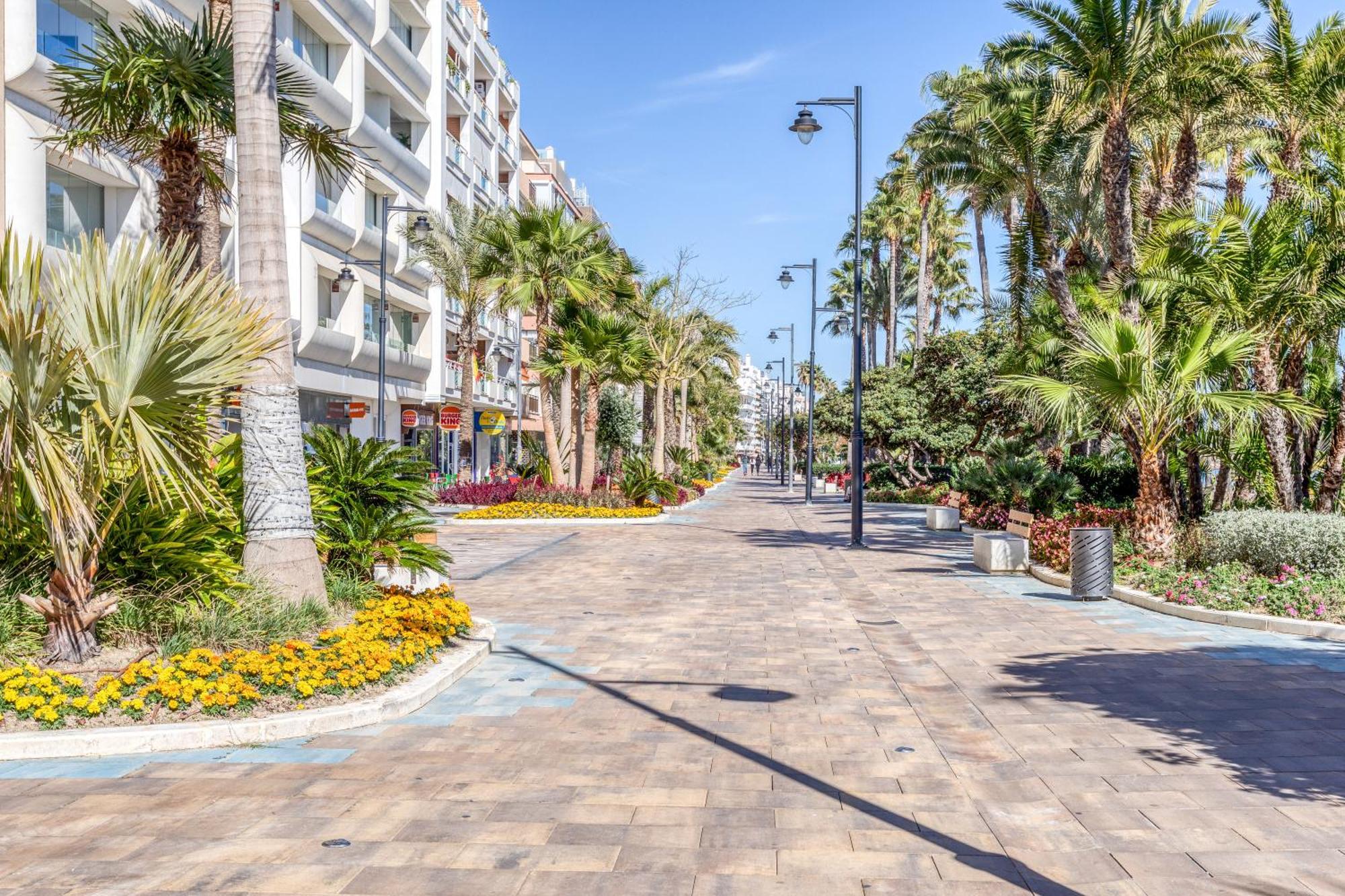 Hanami Plaza Abc Estepona Exterior foto